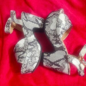 Lulu Belle Snake Print Platform Sandals  Sz 6.5